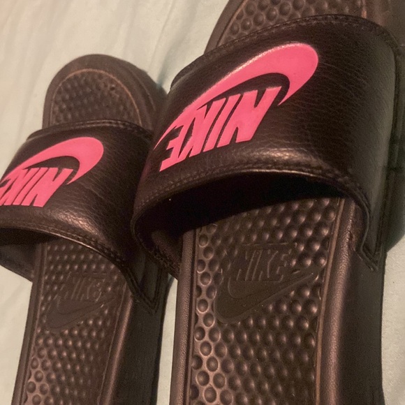 Nike size 5 Slip on slides - Picture 3 of 5